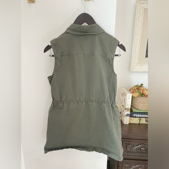 A new day Army green vest, adjustable drawstring waist size small excellent - Picture 6 of 6